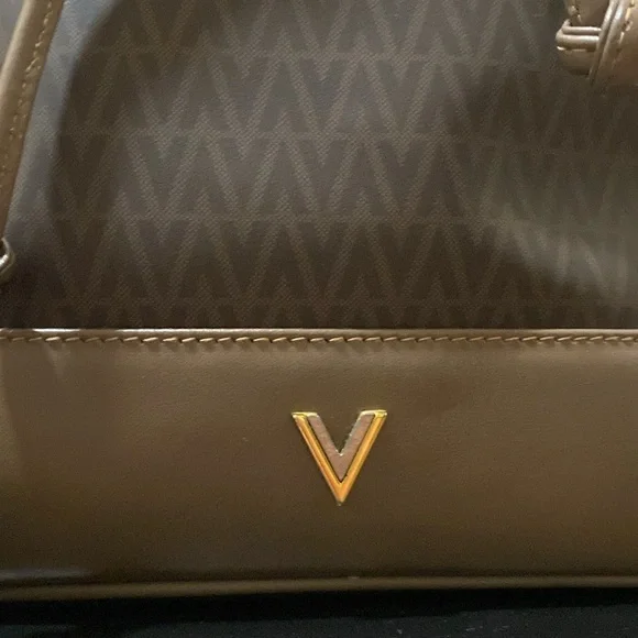 Beautiful Mario Valentino bucket bag.  No call outs.  Slightly used.  🔥🔥🔥 - Picture 3 of 12